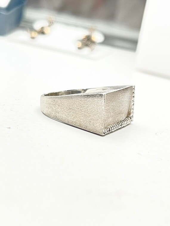 Large Rectangular 9ct Solid White Gold Diamond Ri… - image 9