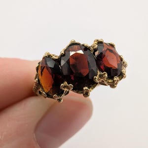 9ct Yellow Gold Vintage Ornate Garnet Trinity Ring Sku2018