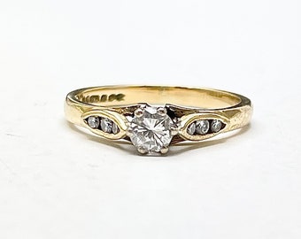 Anello solitario con diamante in oro 18 carati: spalle accentuate, taglia UK I sku1140