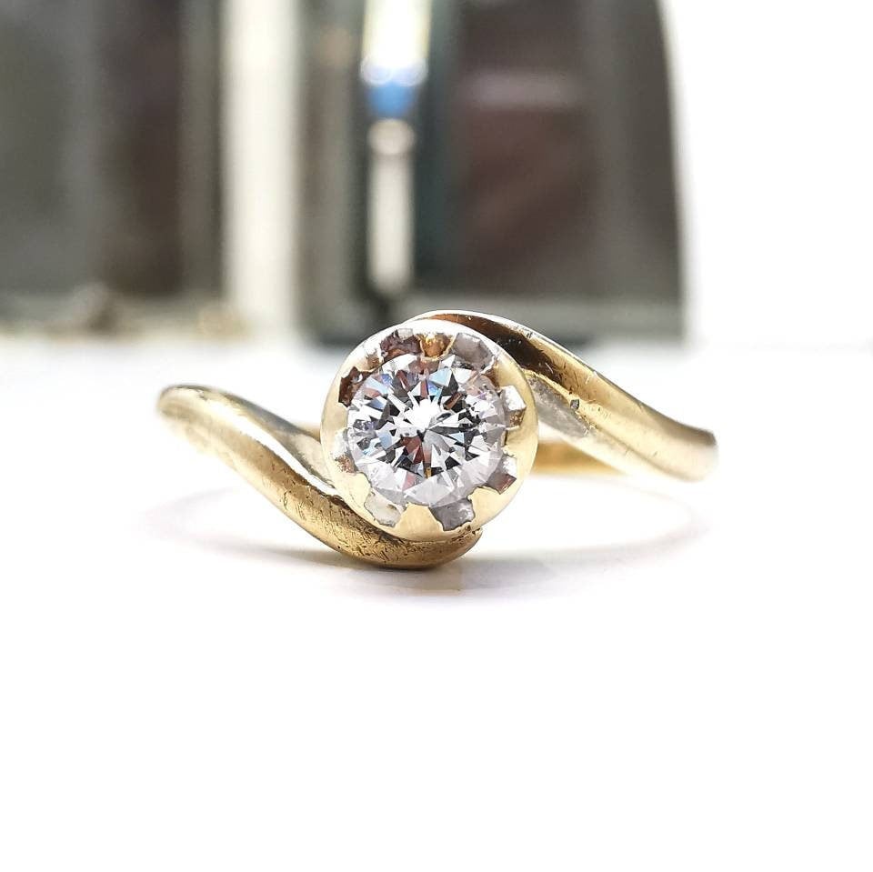 9ct 9k Solid Gold Vintage Diamond Solitaire Twist Detail Ring sku1106