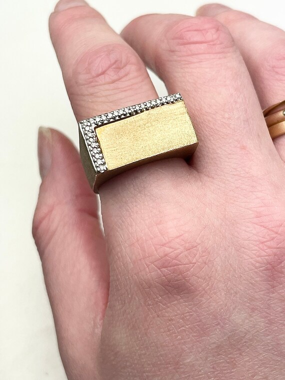 Large Rectangular 9ct Solid Gold Diamond Ring - image 9
