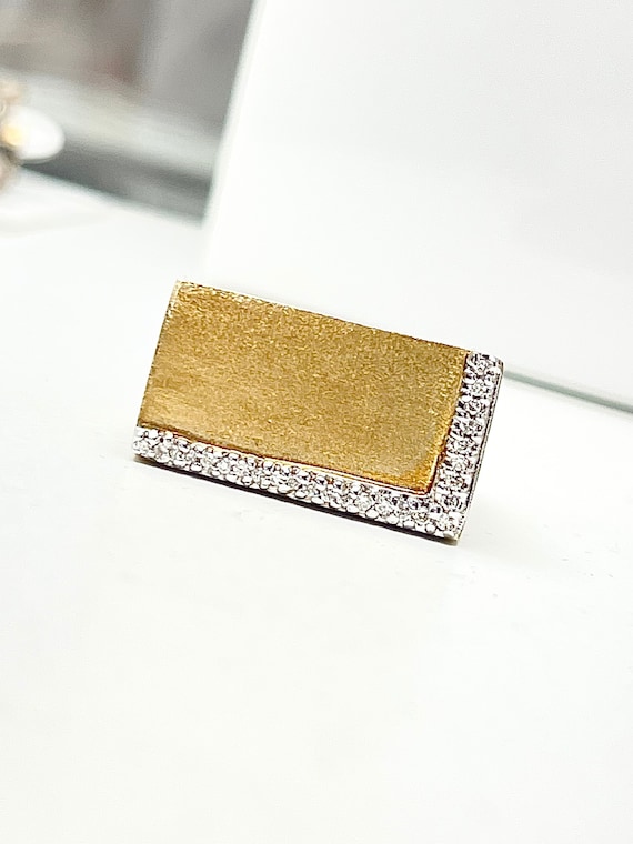 Large Rectangular 9ct Solid Gold Diamond Ring - image 5