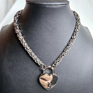 Chic Locking Chainmail Day Collar Square Wire- Subtly Kinky, Totally Cute