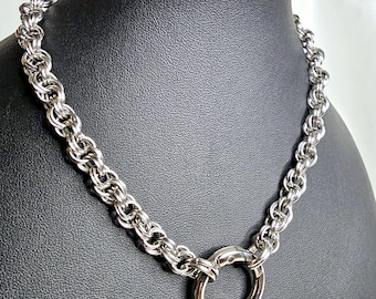 Collar funcional de día de acero inoxidable con doble espiral: discreto, duradero, para uso diario y para jugar.