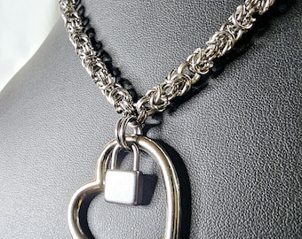 Collar de día de malla de acero inoxidable bizantino con candado de corazón: discreto, duradero y para uso diario.