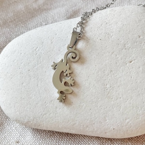 Gekko ketting, Zilveren gekko, Lizard sieraden, Lizard geschenken, Salamander hanger, Gekko sieraden, Lizard charme, Dierlijke ketting, Woestijn liefde