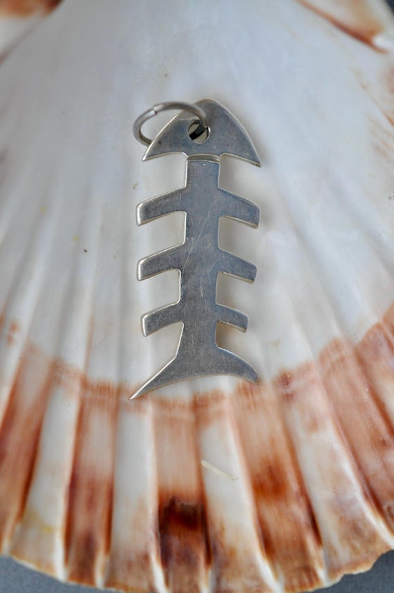 Vintage Sterling silver fishbone pendant (Taxco) View 2