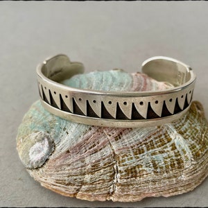 Brickwall Hand Etched Vintage Native American Navajo Sterling Silver Stacker Bracelet Brickwall Hand Etched Vintage Native American Navajo Sterling Silver Stacker Bracelet