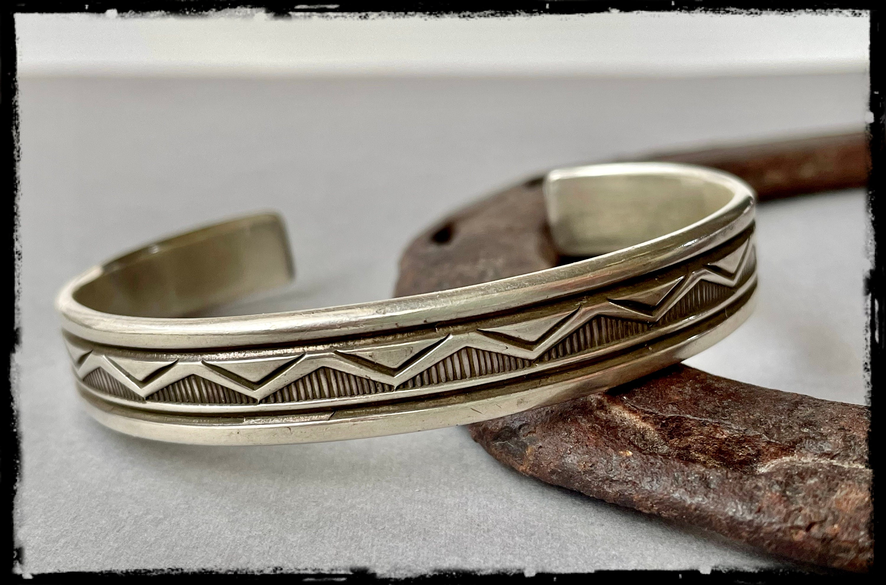 navajo・Troy Laner・OLDスタンプ ワーク ミドルバングル・希少 navajo・Troy Laner・OLDスタンプ ワーク ミドルバングル・希少