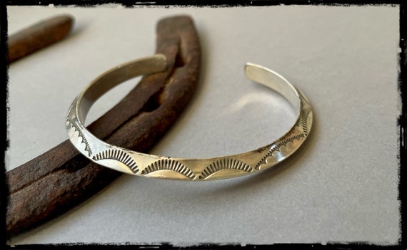 Amazing Vintage Native American Navajo Nez Sunbursting Sterling Silver Bracelet Cuff Amazing Vintage Native American Navajo Nez Sunbursting Sterling Silver Bracelet Cuff