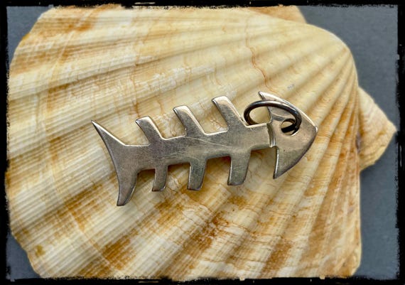 Vintage Sterling silver fishbone pendant (Taxco)