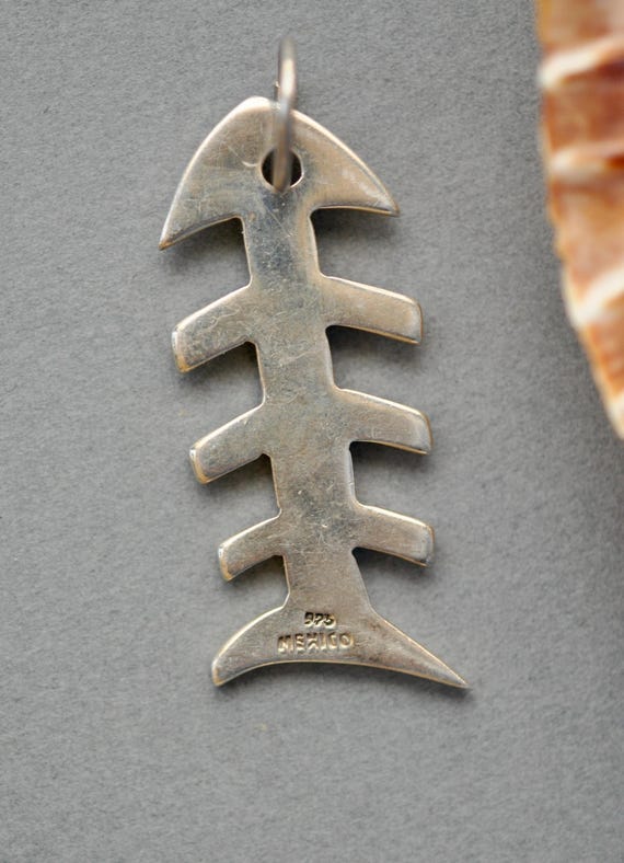 Vintage Sterling silver fishbone pendant (Taxco) View 3