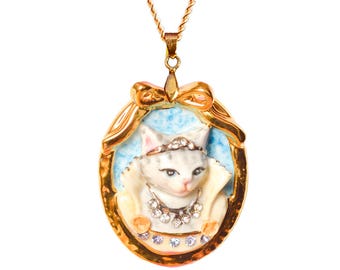 Porcelain Cat Cameo Pendant Necklace/ oval shape necklace/ cat necklace/ Cameo necklace/ wonderland necklace/ pendant/ cat/ Animal Necklace