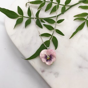 Pingente de amor-perfeito rosa de porcelana com colar de prata esterlina/colar de amor-perfeito/pingente de amor-perfeito/colar de flor/pingente de flor/amor-perfeito rosa