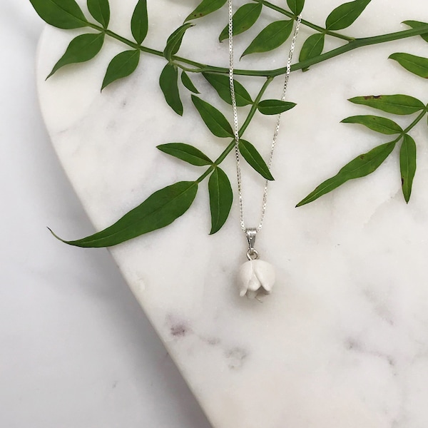 Collier de muguet en porcelaine/ Pendentif muguet/ Bijoux en porcelaine/ Collier de fleurs/ Cadeau de demoiselle d’honneur/ Cadeau pour elle