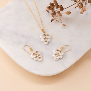 Grape Leaf Necklace And Earring/ Dainty Jewellery/ Wedding Jewellery Set/ Flower jewellery/ Bridesmaid gift/ Bridal Jewellery/ Gift