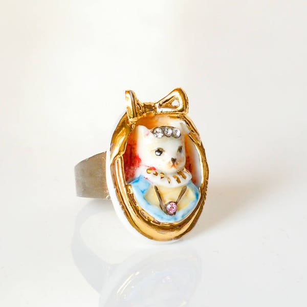 Small Porcelain Cat Cameo ring/ oval shape ring/ cat ring/ Cameo ring/ wonderland ring/ cat ring/ Animal ring