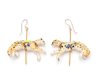 Boucles d'oreilles guépard en porcelaine faites main : crochets en argent sterling, détails dorés