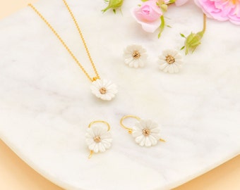 Daisy Necklace And Earring/ Dainty Jewellery/ Wedding jewellery Set/ Flower jewellery/ Bridesmaid gift/Gift for her/Bridal Jewellery