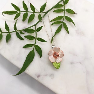 磁器のピンクの桜のペンダントとスターリングシルバーのネックレス/花のネックレス/花のペンダント/花のジュエリー/桜