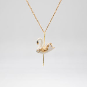 Merry Go Round porseleinen kleine zwaan hanger ketting/witte zwaan ketting