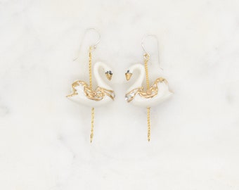 Porzellan Schwan Ohrringe, 24k Gold, Swarovski Kristall, Sterling Silber Haken