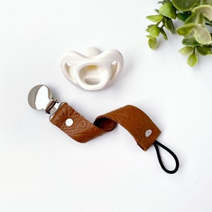 Western Baby Leather Pacifier Clip / Leather Paci Clip / Pacifier Clip / Leather Pacifier Clip / New Baby Gifts / Pacifier Clips /