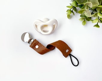 Western Baby Leather Pacifier Clip / Leather Paci Clip / Pacifier Clip / Leather Pacifier Clip / New Baby Gifts / Pacifier Clips /