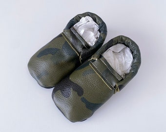 Camo Leather Baby Shoes, Crib Shoes, Baby Shower Gift, Baby Shoes, Soft soled shoes, barefoot shoes, armed services baby gifts