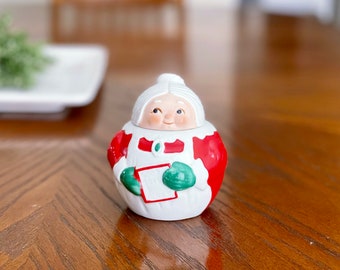 Mrs. Claus Vintage 1993 Christmas Avon Decor