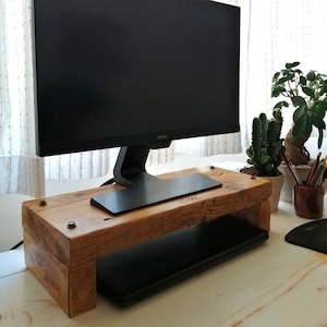 Henor Supporto Monitor Rialzo Tv Legno FSC® con ripiano intermedio