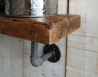 Mensole in legno con vecchio legno di recupero con tubi industriali/ wood shelves, old wood, reclaimed wood industrial pipes