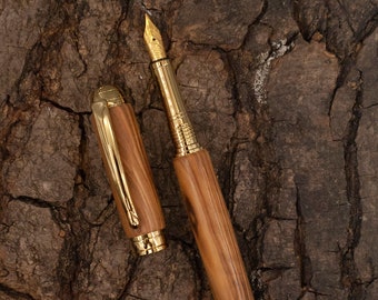 Mistral Fountain pen in Gold and Bethlehem Olive