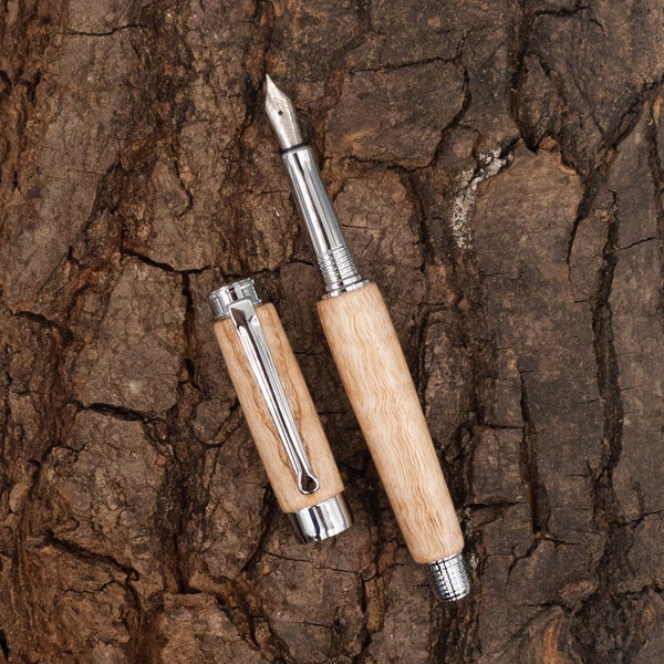 Leveche Fountain pen in Chrome and Rippled Ash