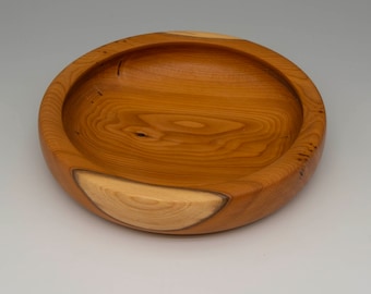 A bowl in Yew - 19cm