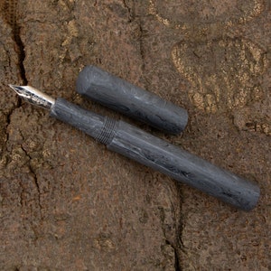 Artisan Fountain pen in a swirly Grey Acrylic
