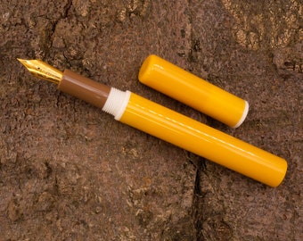 Artisan Fountain Pen in Antique Ivory