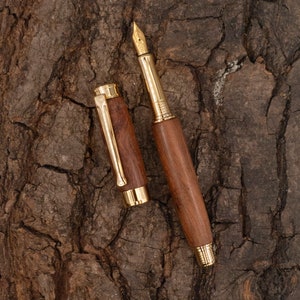 Leveche Fountain pen in Gold and Jatoba