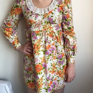 Floral print vintage dress with lace collar Uk 10
