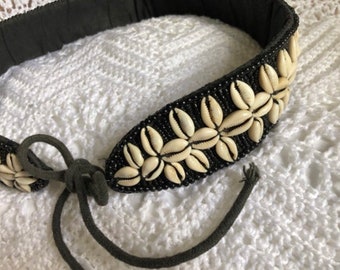 Boho hippy Indian beaded cowrie shell belt boho shell belt with black beads bohemian belt hippy belt 70s boho belt boho shell belt