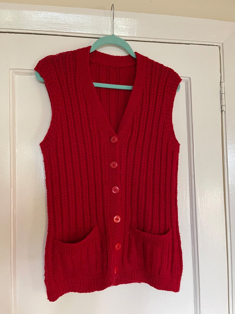 vintage-womens-80s-chunky-knitted-sleeveless-sweater-red-knitted