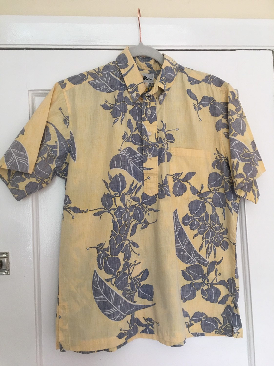 Image of Reyn Spooner Vintage Mens Shirt Hawaiian Traditions Funky Floral Print Yellow Pullover Style Size M