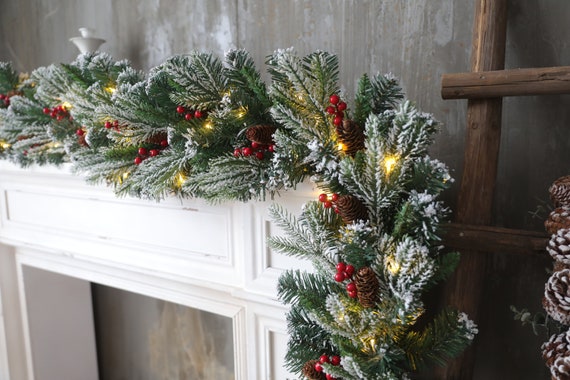 Mantelpiece christmas deals garland