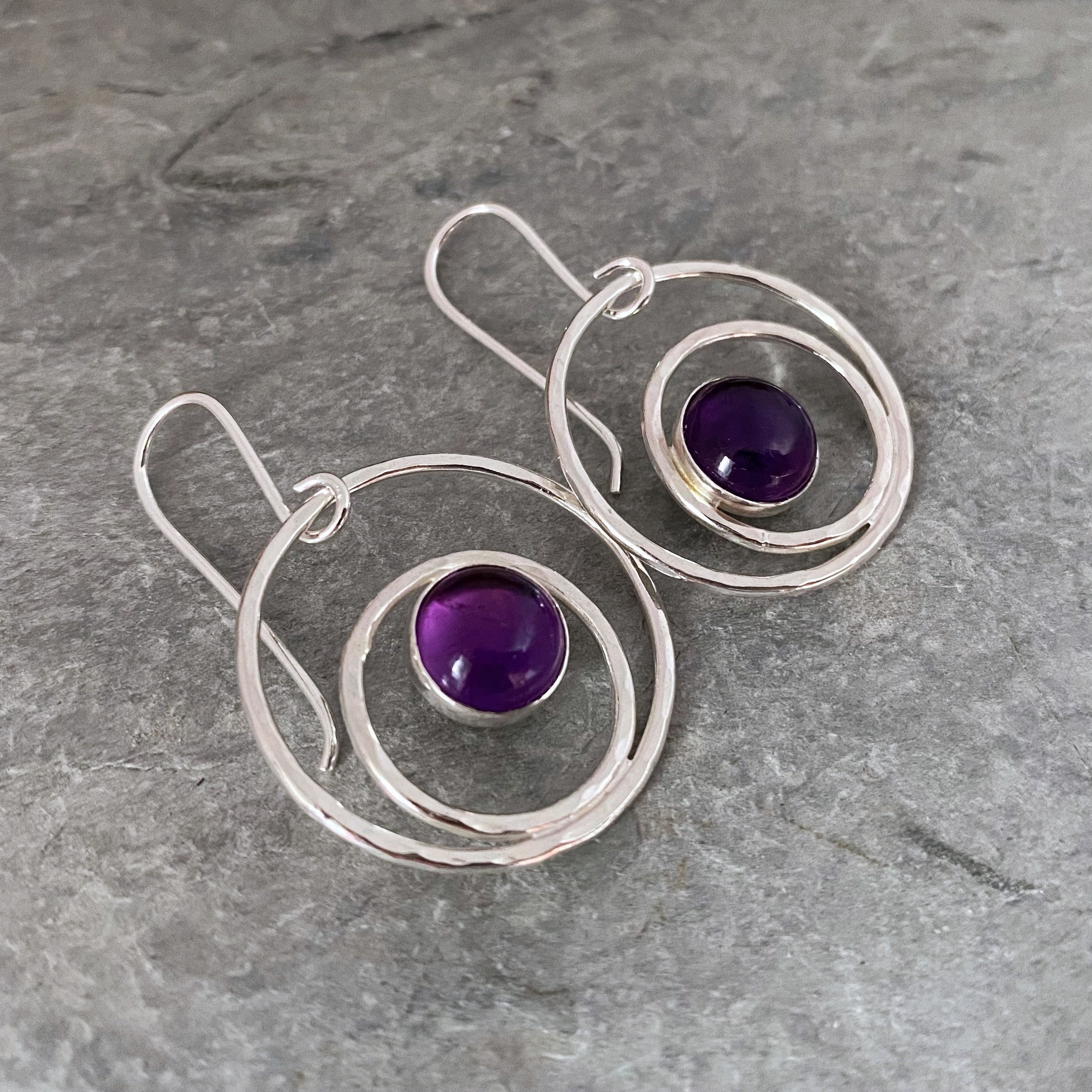 Round Silver Earrings With Amethyst Stones in The Centre, Hammered Hoop Earrings, Amethyst