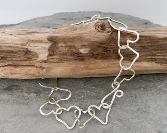 Linked hearts silver chain bracelet with a sparkly hammered finish