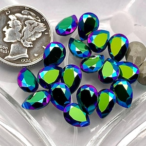 Scarabaeus Green F (8 x 6 mm) Swarovski 4320 Pietre Fantasia a Forma di Pera