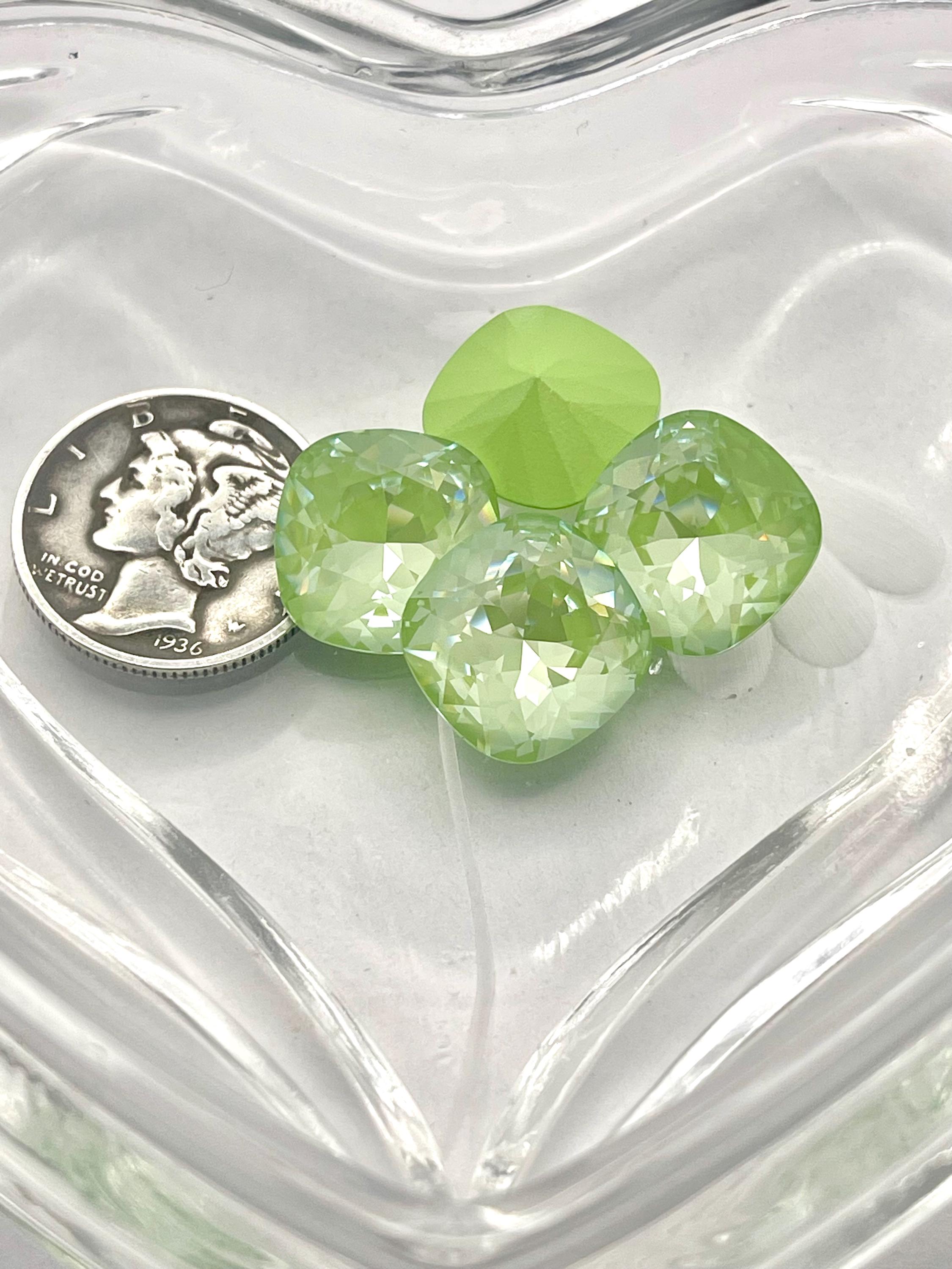 パラダイス グリーン LUX UNF (12 mm) スワロフスキー 4470 クッション