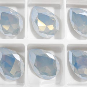Cloud Nine F (30x20mm) Swarovski Art 4327 Teardrop Stones