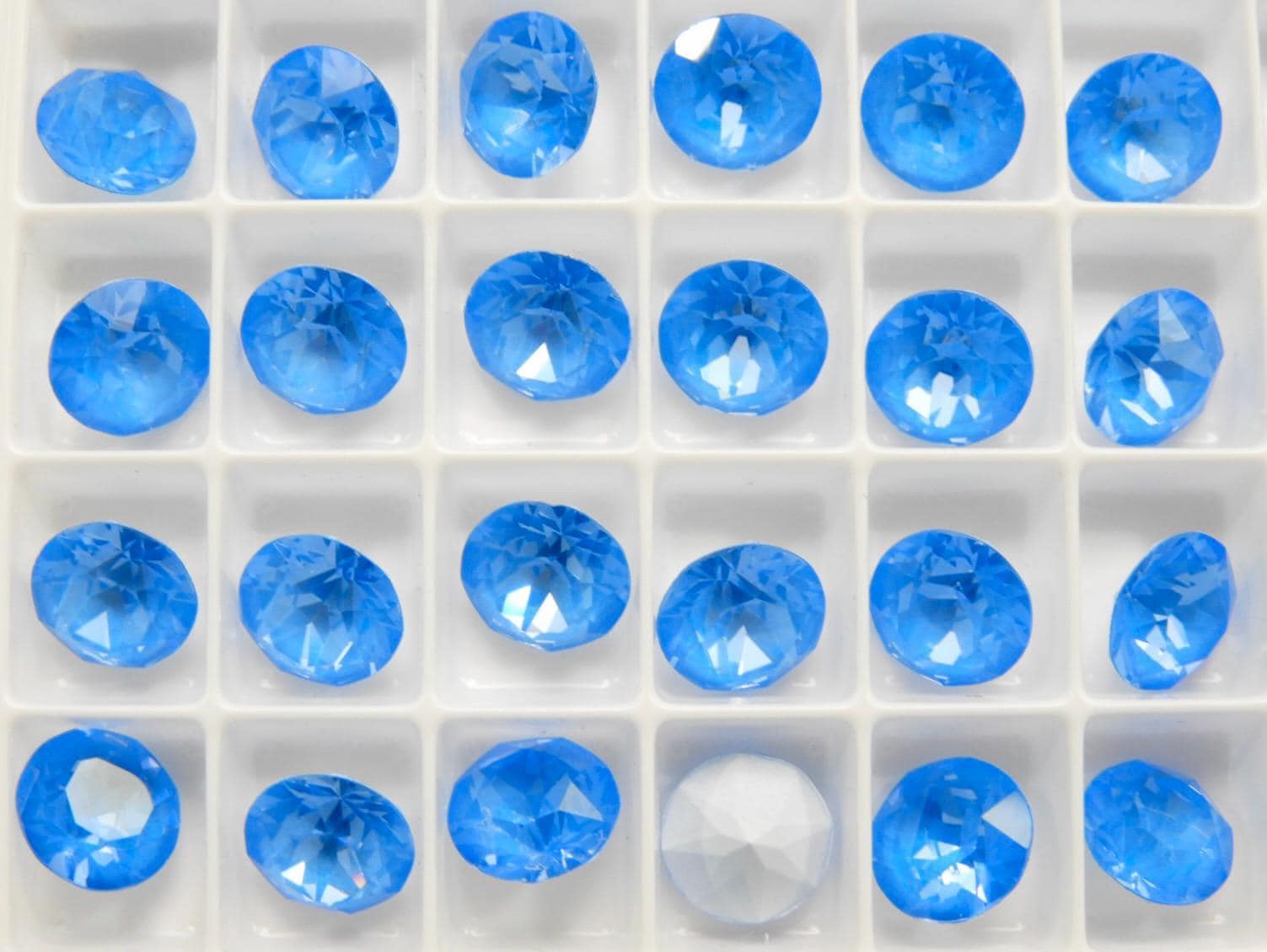 Electric Blue Ignite UNF (39ss-8mm) Swarovski 1088 XIRIUS Chaton