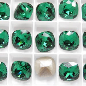 Majestueus groen F (12 mm) Swarovski 4470 kussengeslepen stenen